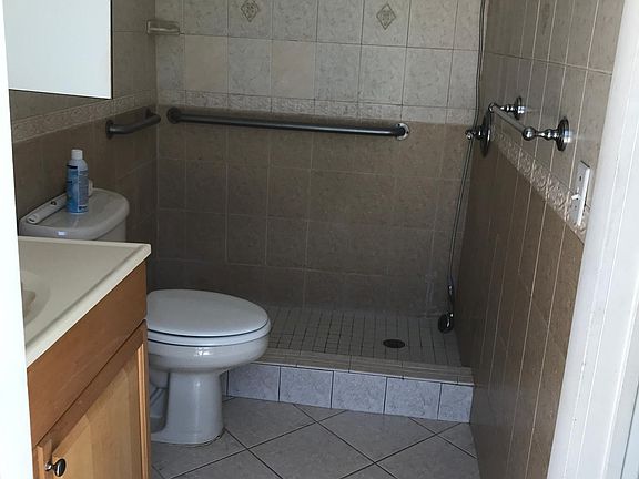 5th image of 801 S Highland Dr