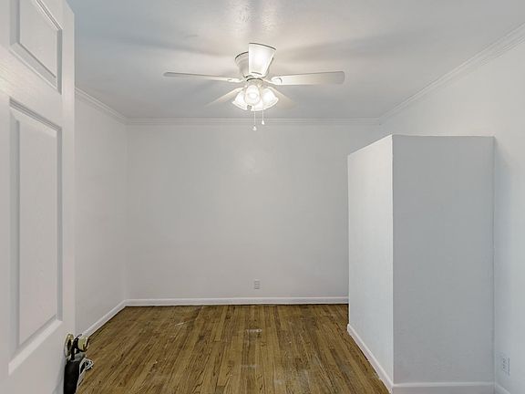 2nd image of 5821 Circular Dr