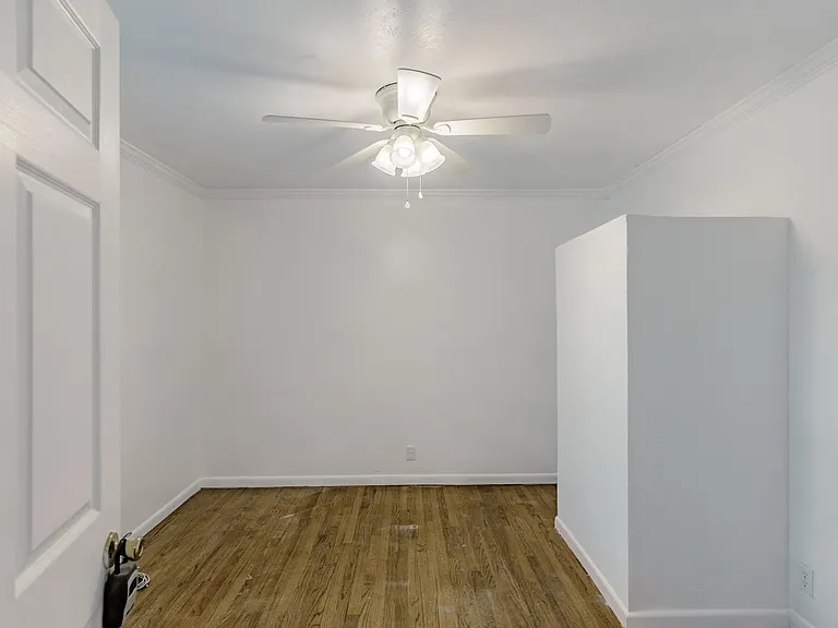 5821 Circular Dr — Photo 2