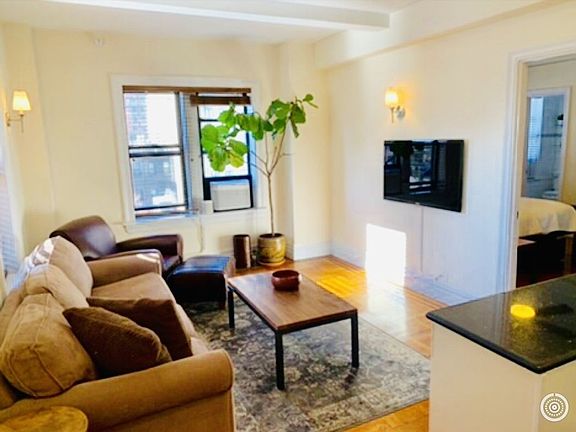 3rd image of 133 W 71st St APT 8A