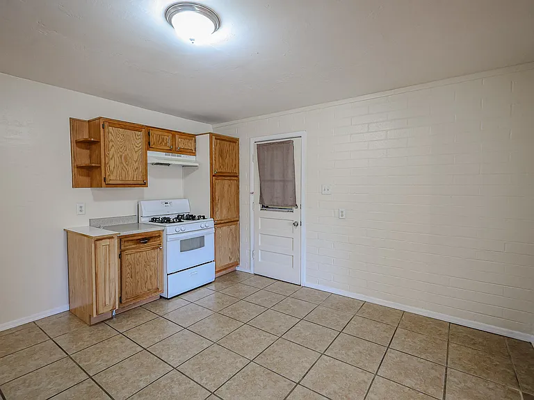 2414 W Butler Dr — Photo 10