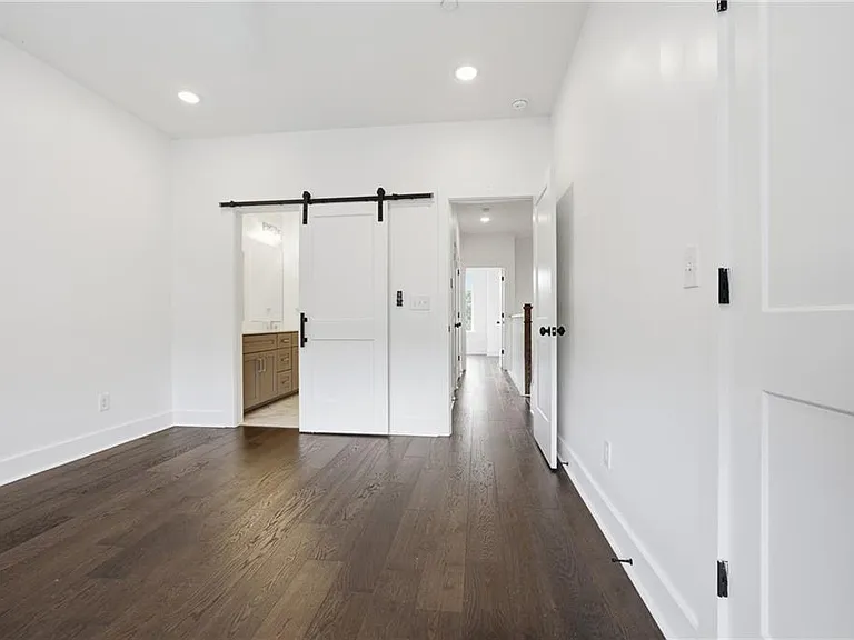 211 Bass St SW #10 — Photo 25
