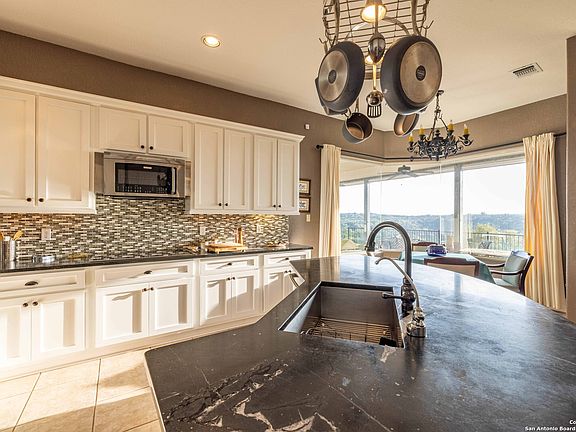 5th image of 302 PARADISE POINT DR