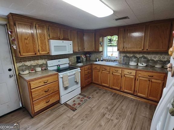3rd image of 940 County Road 387