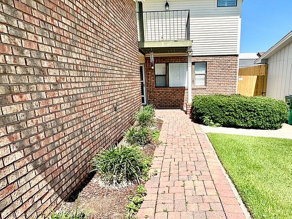 4th image of 937 Holbrook Cir