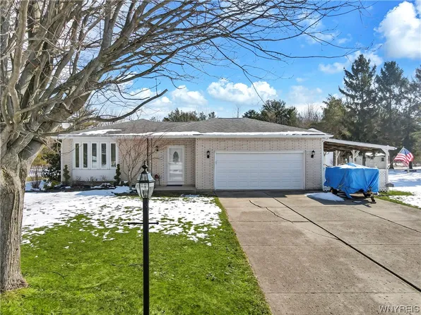1625 Marion Ln, East Aurora, NY 14052