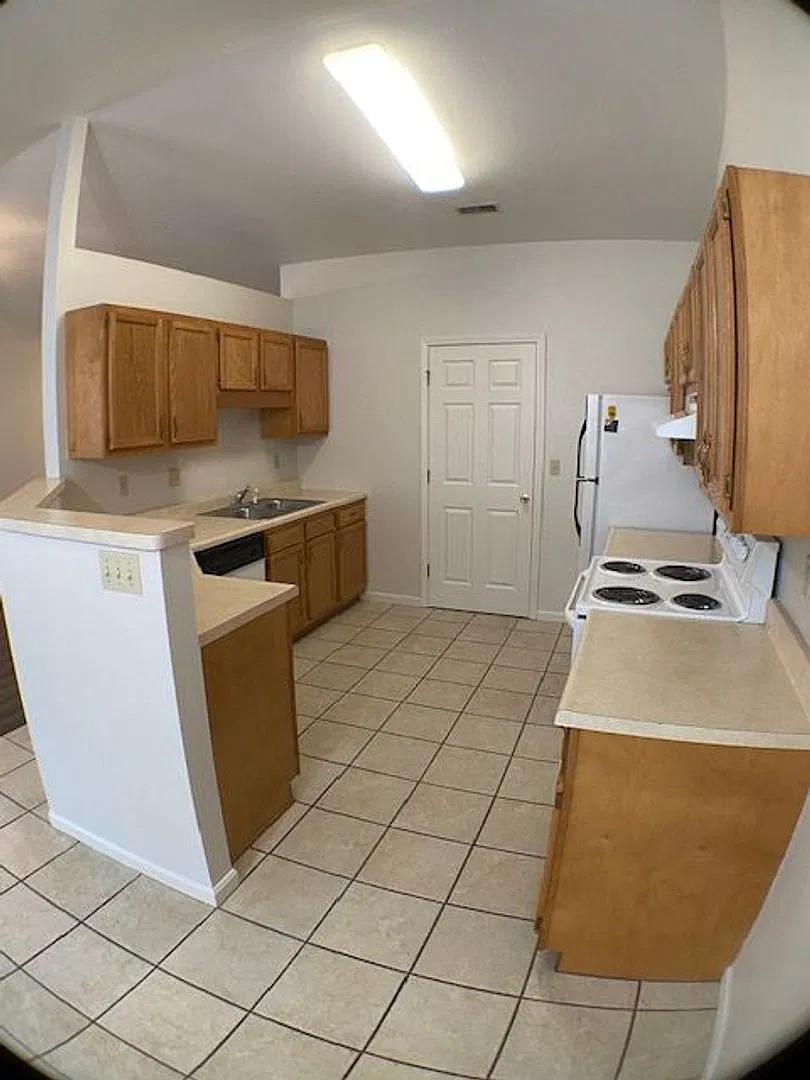 2bd/2ba apartment available December 5, 2026 — Photo 4