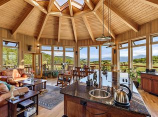 2560 N Valley View Rd, Ashland, OR 97520