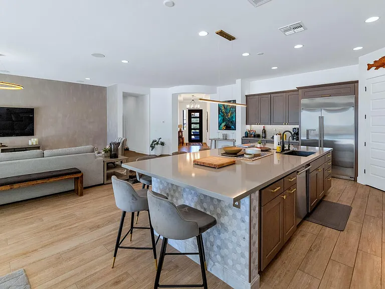 2041 E Fallen Leaf Ln — Photo 9