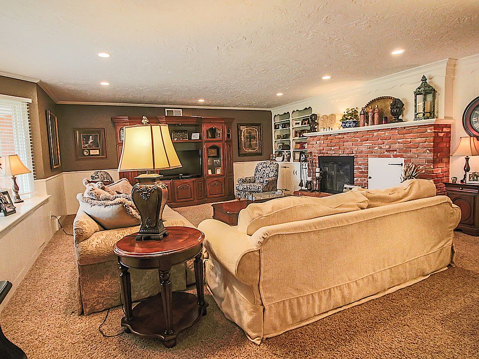 1st image of 1918 Dogwood Ln