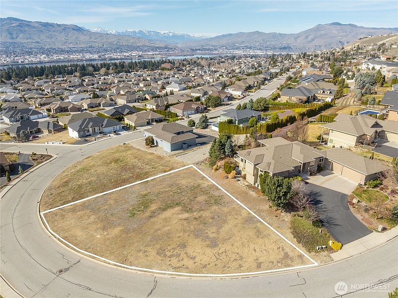 4th image of 968 Briarwood Drive