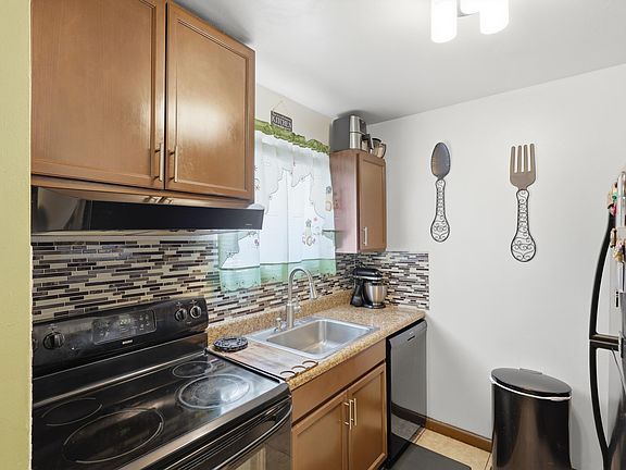 4th image of 6074 Forest Hill Boulevard #101