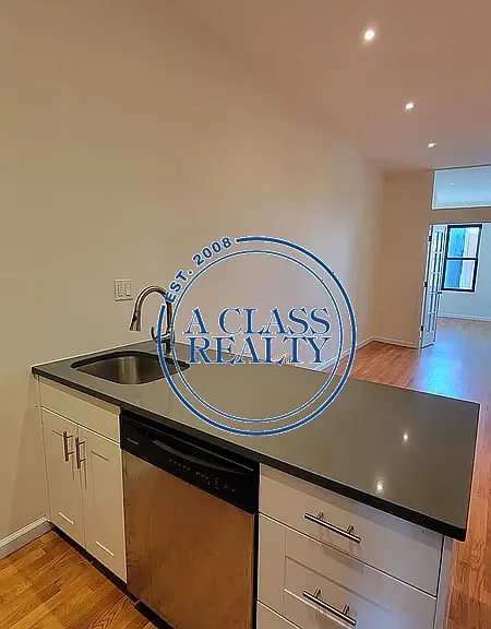 2802 Steinway St #3L — Photo 4