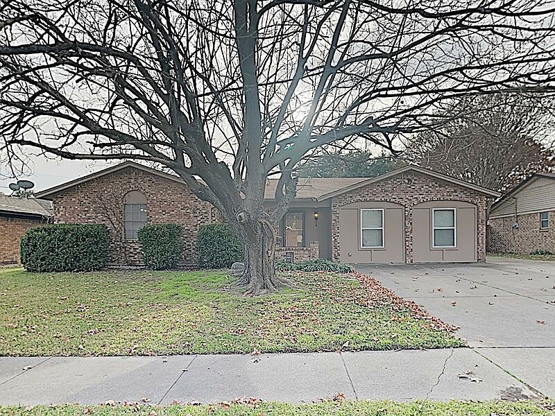 1st image of 533 NW Sandra Ln