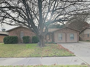 533 NW Sandra Ln, Burleson, TX 76028