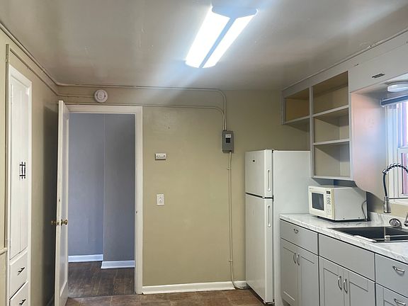 3rd image of 6923 SE 52nd Ave #D