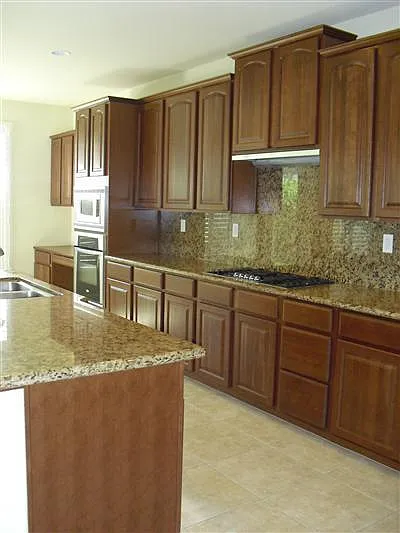 1427 Wyndham Ln — Photo 2