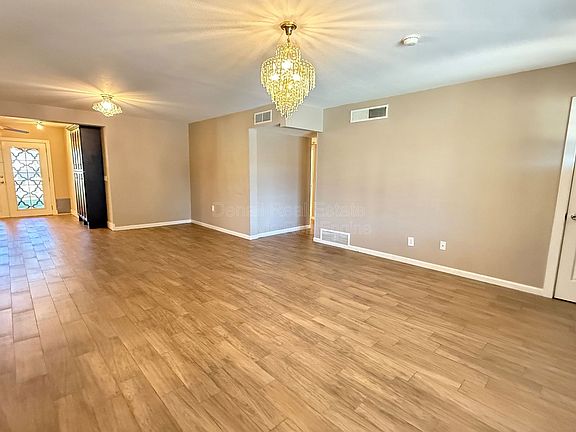 5th image of 5212 E Cambridge Ave