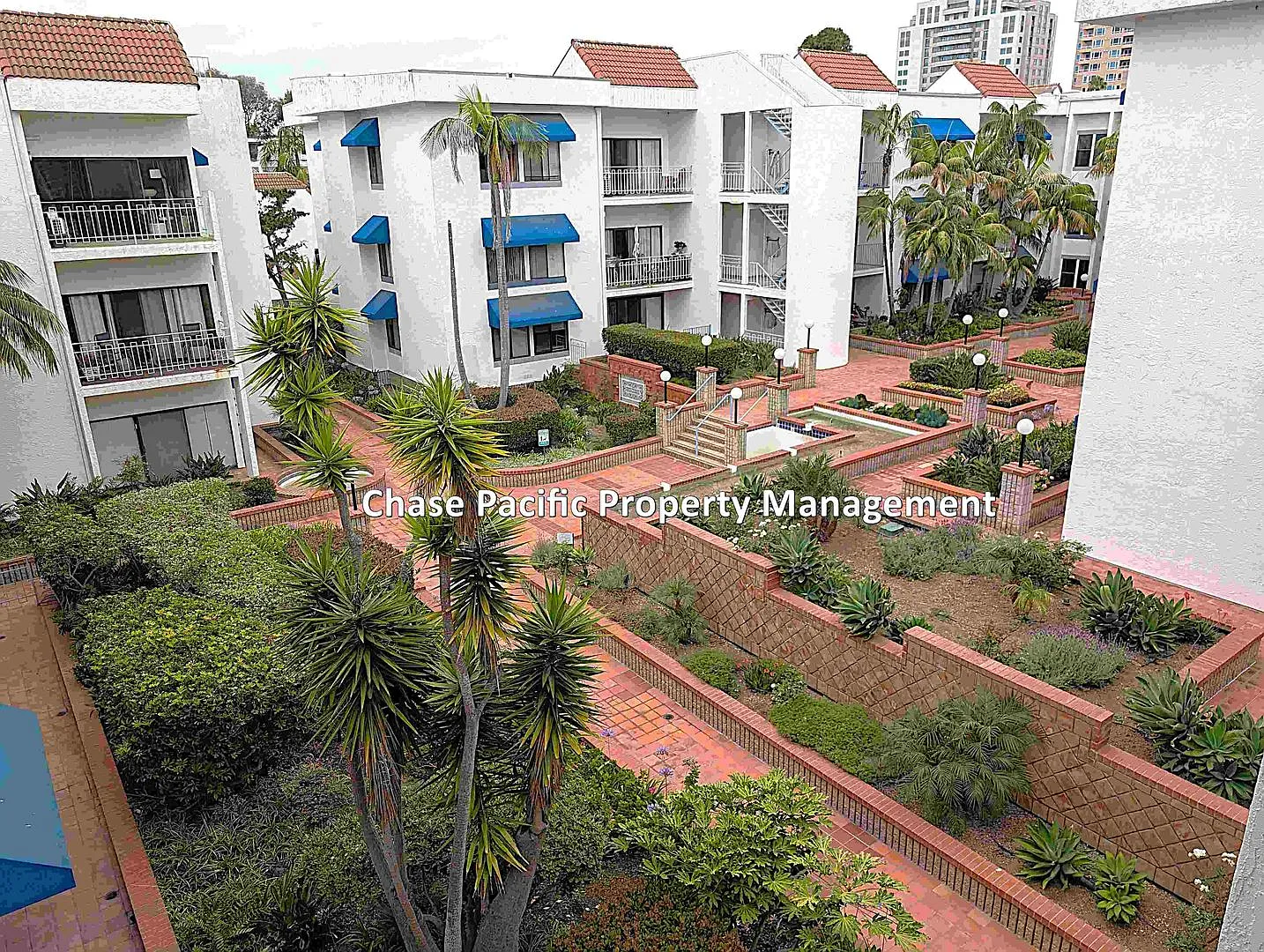 Condo — Photo 3