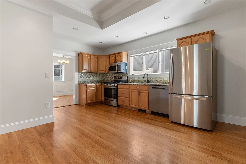 2 bed, 1.0 bath, 988 sqft, $3,000 — Photo 1
