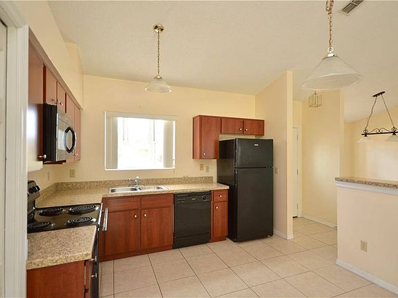 3rd image of 881 Shenandoah Ave