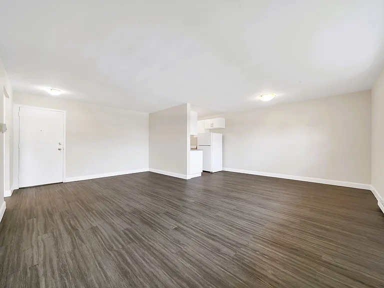 955 10th St E #208 — Photo 9