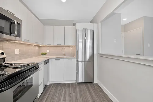 1867 Bloor St W Photo 1