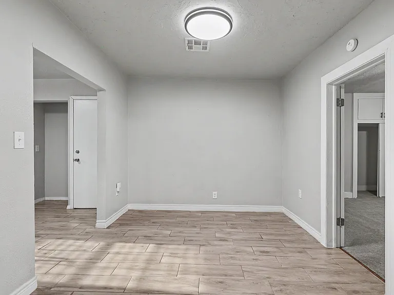 537 SW 46th St — Photo 11