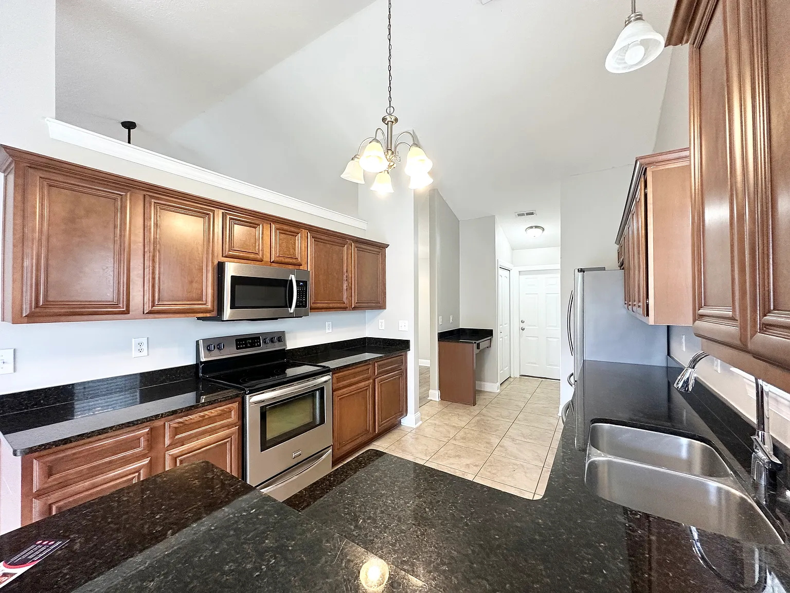 3 bed, 1700 sqft, $2,150 — Photo 4
