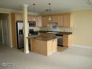 4th image of 1723 NW Harbor Ave #15