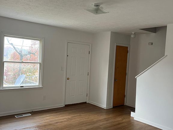 5th image of 1906 Old Spartanburg Rd APT 4