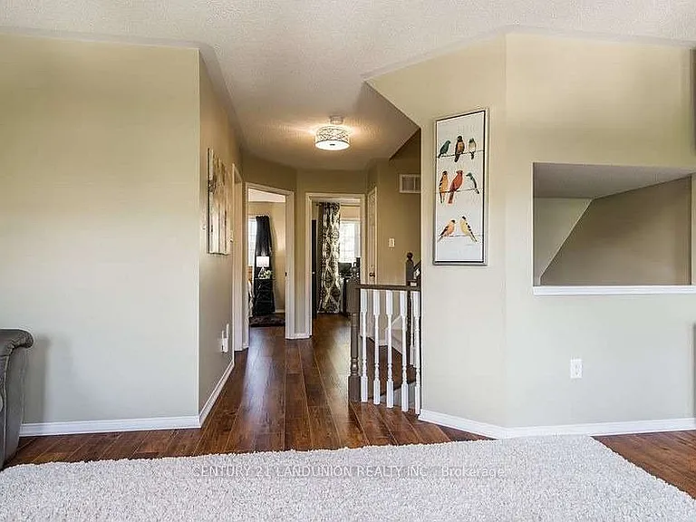 117 Gatwick Dr — Photo 4