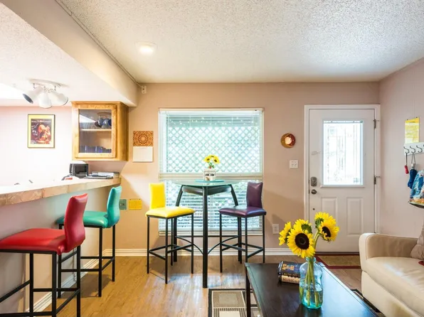 2204 Trailside Dr, Austin, TX