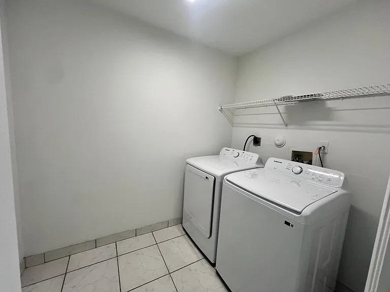 1096 Staghorn St — Photo 22