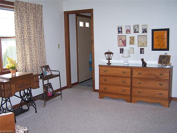 5th image of 939 Canterbury Ln