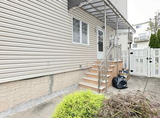 261 Merrymount St #1F, Staten Island, NY 10314