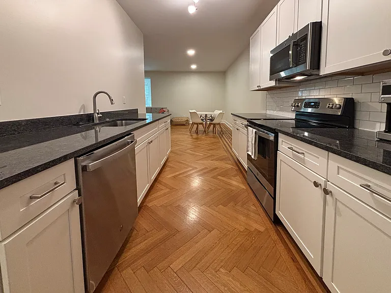 52 Albemarle Pl — Photo 9