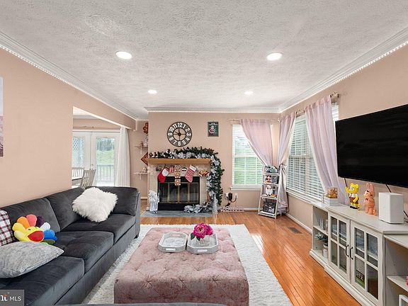 4th image of 439 Darby Ln