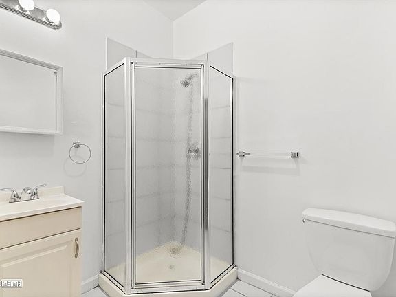 2nd image of 759 Putnam Ave APT 2R