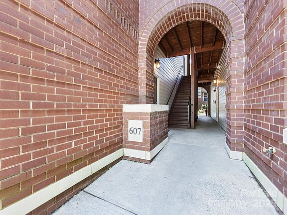 3rd image of 611 Garden District Dr