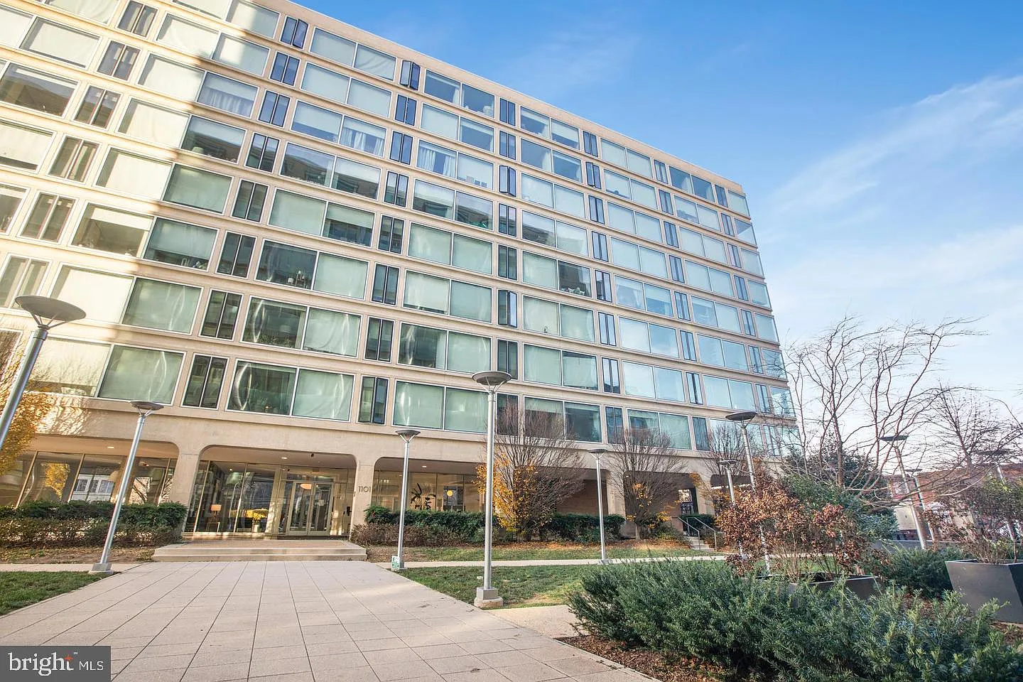 Waterfront Tower Sw — Photo 4