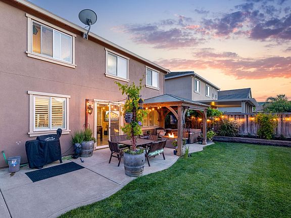 2nd image of 4532 Crimson Clover Drive