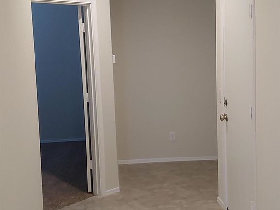 3rd image of 1226 E Lee Pl