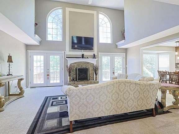 5th image of 2189 Treetop Ln