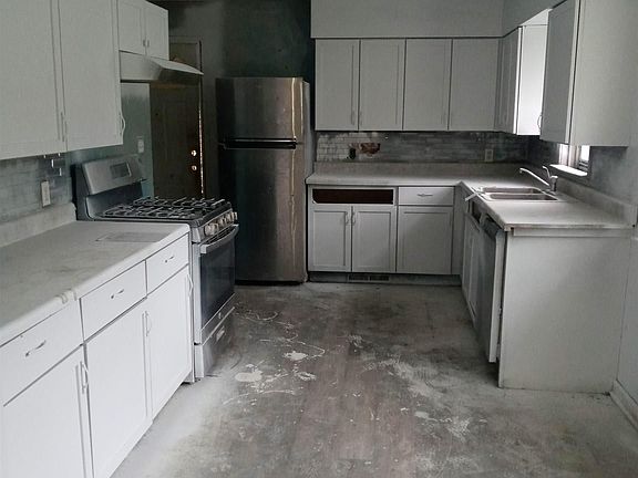 3rd image of 2313 W Horne Ave