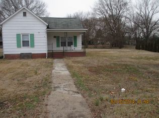 104 S 4th Ave, Mayodan, NC 27027