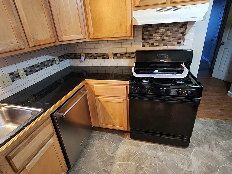 186 N Elm St #2 — Photo 6
