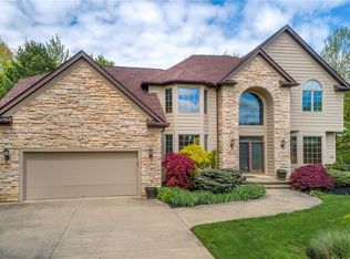 6770 Ridgecliff Dr, Solon, OH 44139