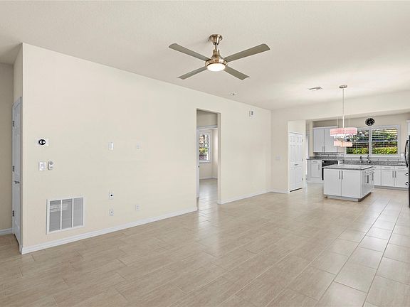 4th image of 193 SE Courances Drive