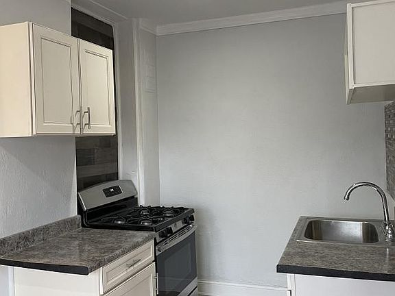 2nd image of 1847 E 87th St #301